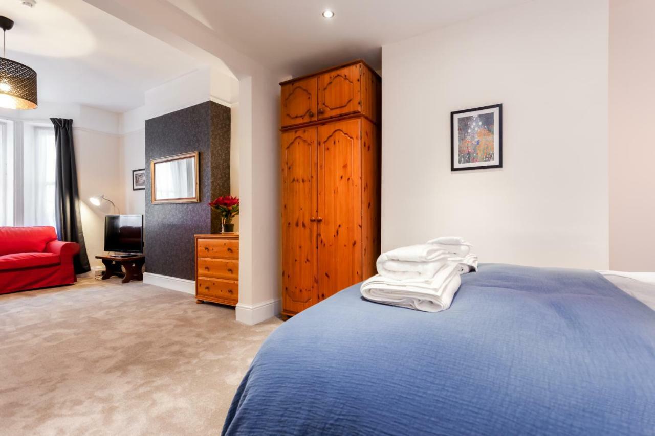 Gorgeous Town Centre Apt With Courtyard Garden บอร์นมัธ ภายนอก รูปภาพ