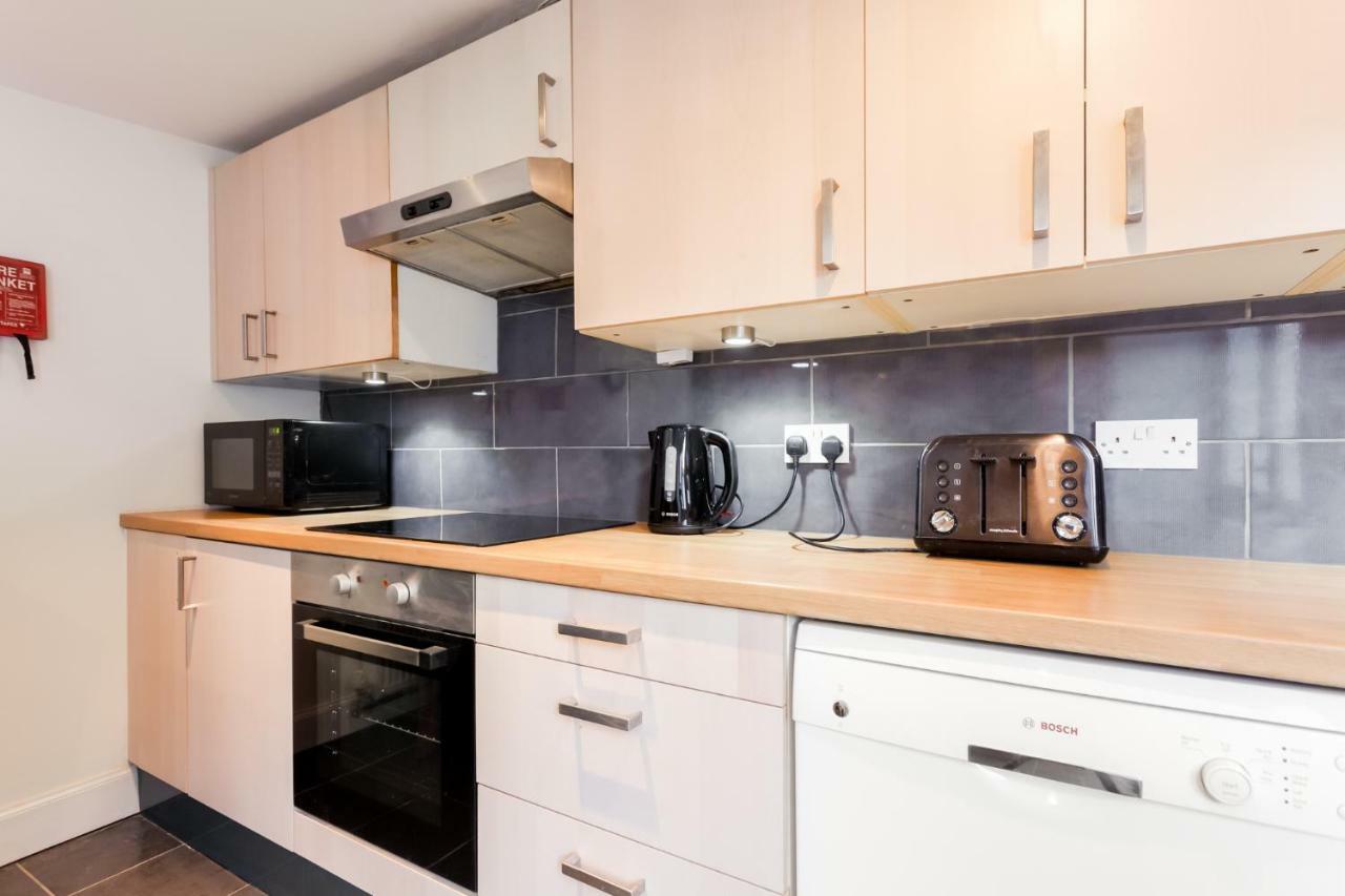Gorgeous Town Centre Apt With Courtyard Garden บอร์นมัธ ภายนอก รูปภาพ